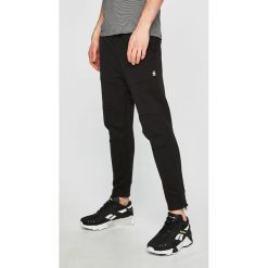 G-Star Raw - Spodnie. Spodnie na co dzień męskie marki G-Star Raw. W wyprzedaży za 449.90 zł.