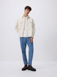 Sztruksowa koszula comfort fit - złamana biel. Koszule męskie Reserved, l, bez wzorów, z bawełny, bez kołnierzyka, bez ramiączek. Za 139.99 zł.