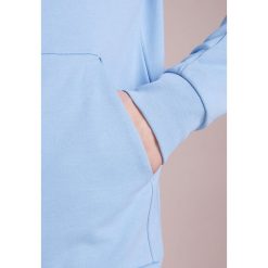 J.LINDEBERG THROW ZIP HOOD RING LOOP Bluza rozpinana allure. Niebieskie bluzy rozpinane męskie J.LINDEBERG, z bawełny. Za 539.00 zł.