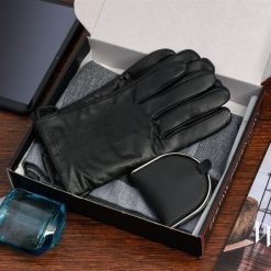 Zestaw męski skórzany Beltimore portfel szalik rękawiczki U80. Czarne portfele męskie bez wzorów. Za 109.90 zł.