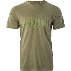 Koszulka męska Magnum Essential T-Shirt 2.0 - oliwkowa, Rozmiar XL. Zielone t-shirty sportowe męskie MAGNUM, m, bez wzorów, z bawełny, klasyczne, bez ramiączek. Za 29.99 zł.