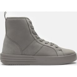 Szare sneakersy męskie. Buty sportowe na co dzień męskie marki Kazar. Za 469.00 zł.