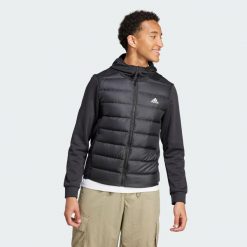 Kurtka Essentials Hybrid Dow Hooded. Czarne kurtki męskie ADIDAS, m, bez wzorów, z materiału, sportowe, bez ramiączek, bez kaptura. W wyprzedaży za 444.60 zł.