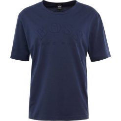 BOSS ATHLEISURE TALLONE Tshirt z nadrukiem navy. Niebieskie t-shirty męskie BOSS ATHLEISURE, z nadrukiem, z bawełny. Za 379.00 zł.