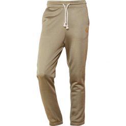 Vivienne Westwood Anglomania CLASSIC TRACKSUIT BOTTOM Spodnie treningowe olive. Długie spodnie sportowe męskie marki Vivienne Westwood Anglomania. W wyprzedaży za 394.50 zł.