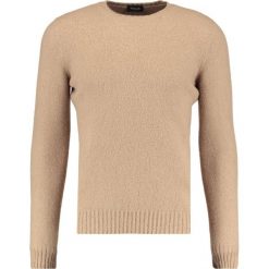 Drumohr GIROCOLLO GARZATO Sweter camel. Swetry męskie marki Drumohr. W wyprzedaży za 719.40 zł.