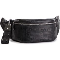 Saszetka nerka VERSACE JEANS - E1YTBB20 71116 899. Saszetki męskie marki Versace Jeans. Za 429.00 zł.