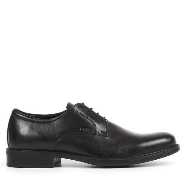 Półbuty Geox. Czarne eleganckie półbuty męskie Geox, wizytowe, bez obcasa, bez zapięcia. Za 409.99 zł.