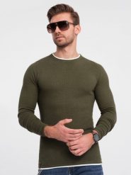 Bawełniany sweter męski z okrągłym dekoltem - ciemnooliwkowy V7 - Rozmiar: S. Zielone swetry męskie Ombre Clothing, bez wzorów, z bawełny, klasyczne, bez kołnierzyka, bez ramiączek. W wyprzedaży za 69.99 zł.