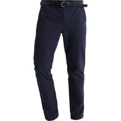 Scotch & Soda STUART IN PEACHED Chinosy night. Niebieskie eleganckie spodnie męskie Scotch & Soda, z bawełny. Za 389.00 zł.