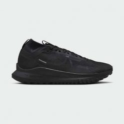 NIKE REACT PEGASUS TRAIL 4 GORE-TEX Buty do biegania męskie. Czarne buty do biegania męskie Nike, bez wzorów, z gore-texu, bez zapięcia, do biegania, gore-tex. Za 519.99 zł.