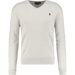 Polo Ralph Lauren Sweter light grey heather. Swetry męskie marki Polo Ralph Lauren. W wyprzedaży za 495.20 zł.