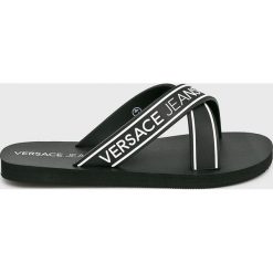 Versace Jeans - Klapki. Klapki i japonki męskie Versace Jeans. W wyprzedaży za 139.90 zł.