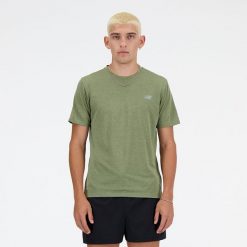 Koszulka męska New Balance MT41253DEK – zielona. Zielone t-shirty sportowe męskie New Balance, m, bez wzorów, z materiału, sportowe, bez ramiączek. Za 99.99 zł.