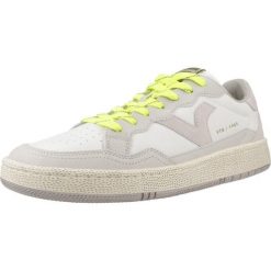 Buty VICTORIA 8806105V Biały. Białe buty trekkingowe męskie VICTORIA, bez wzorów, ze skóry, bez zapięcia, trekkingowe. Za 329.99 zł.