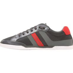 BOSS ATHLEISURE SHUTTLE TENN TECH Sneakersy niskie dark grey. Szare trampki męskie BOSS ATHLEISURE, z materiału. W wyprzedaży za 408.85 zł.