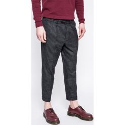 Guess Jeans - Spodnie. Spodnie na co dzień męskie marki Guess Jeans. W wyprzedaży za 159.90 zł.