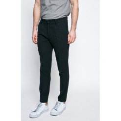 Only & Sons - Spodnie. Niebieskie spodnie na co dzień męskie Only & Sons, bez wzorów, z materiału, casualowe. W wyprzedaży za 79.90 zł.