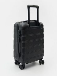 Walizka na obrotowych kółkach 360° - czarny. Czarne walizki męskie Sinsay, bez wzorów, małe. Za 129.99 zł.