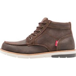 Levi's® DAWSON MID Botki sznurowane dark brown. Sztyblety męskie marki Levi's. W wyprzedaży za 343.20 zł.