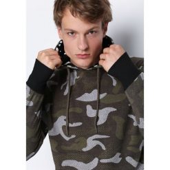 Zielona-Moro Bluza Another World. Bluzy nierozpinane męskie marki Born2be. Za 34.99 zł.