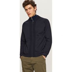 Sportowa bluza bomber - Granatowy. Bluzy bez kaptura męskie marki Reserved. W wyprzedaży za 49.99 zł.