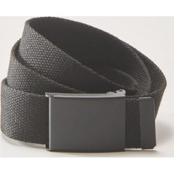 Pasek parciany basic - Czarny. Czarne paski męskie House, w paski. Za 25.99 zł.