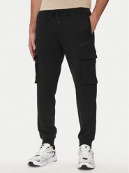Guess Spodnie dresowe Aldwin Z4YB08 KAIJ1 Czarny Regular Fit. Czarne spodnie dresowe męskie Guess, z aplikacjami, z bawełny. Za 299.99 zł.