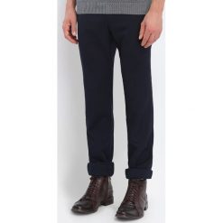 SPODNIE DŁUGIE MĘSKIE PROSTE, CHINOSY. Eleganckie spodnie męskie marki TOP SECRET. W wyprzedaży za 54.99 zł.