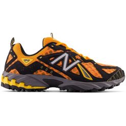 Buty unisex New Balance ML610TAO – pomarańczowe. Brązowe buty sportowe na co dzień męskie New Balance, m, bez wzorów, z gumy, klasyczne, bez ramiączek, bez kaptura. Za 299.99 zł.