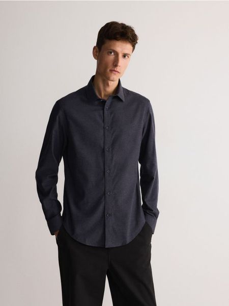 Koszula regular z bawełny egipskiej - szary. Szare koszule męskie Reserved, l, bez wzorów, z bawełny, bez kołnierzyka, bez ramiączek. W wyprzedaży za 89.99 zł.