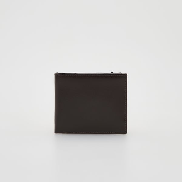 Skórzany portfel - ciemnobrązowy. Brązowe portfele męskie Reserved, bez wzorów. Za 119.99 zł.