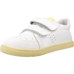 Buty TITANITOS L540 IKER Żółty. Żółte buty trekkingowe męskie TITANITOS, bez wzorów, ze skóry, bez zapięcia, trekkingowe. Za 244.99 zł.