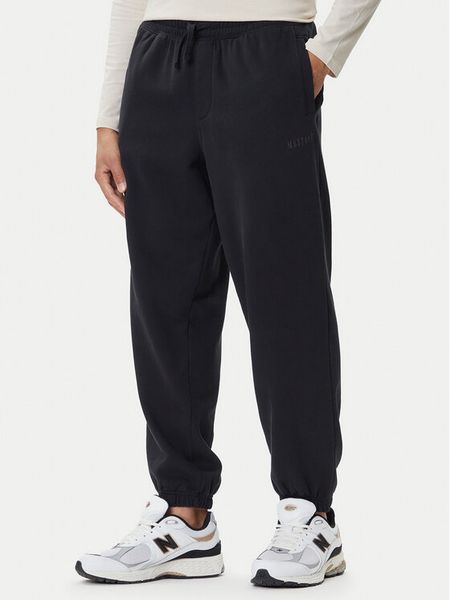 Mustang Spodnie dresowe Logan 1016975 Czarny Regular Fit. Czarne spodnie dresowe męskie Mustang, bez wzorów, z bawełny. Za 169.99 zł.