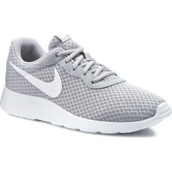 Buty NIKE - Tanjun 812654 010 Wolf Grey/White. Szare buty sportowe na co dzień męskie Nike, m, bez wzorów, z materiału, bez ramiączek, bez kaptura, trekkingowe. W wyprzedaży za 209.00 zł.