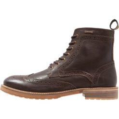 Superdry BRAD BROGUE PREM STAMFORD Botki sznurowane washed brown. Buty zimowe męskie marki Superdry. W wyprzedaży za 359.25 zł.