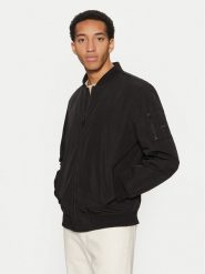 Guess Kurtka bomber M5RL02 WGU82 Czarny Regular Fit. Czarne kurtki męskie Guess, m, z aplikacjami, z syntetyku, bez ramiączek, bez kaptura. Za 399.99 zł.