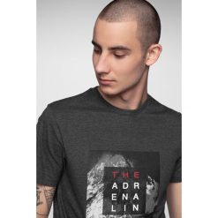 T-shirt męski TSM001 - ciemny szary melanż. T-shirty męskie marki 4f. Za 39.99 zł.