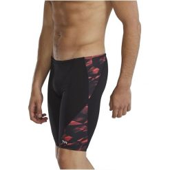 Spodenki treningowe do kolan TYR Triadic 610 - jammery. Czerwone szorty sportowe męskie TYR, bez wzorów, sportowe. Za 239.00 zł.