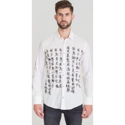 KOSZULA SLIM FIT JOHN RICHMOND. Białe koszule męskie John Richmond, m, bez wzorów, bez kołnierzyka, bez ramiączek. Za 524.50 zł.
