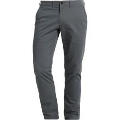 Abercrombie & Fitch SLIM BASIC Spodnie materiałowe grey. Szare spodnie na co dzień męskie Abercrombie & Fitch, z bawełny. Za 349.00 zł.