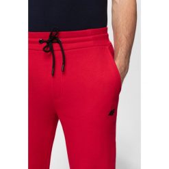Spodnie dresowe męskie SPMD301 - czerwony. Spodnie dresowe męskie marki 4f. Za 119.99 zł.