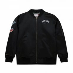 Kurtka uniwersalna męska Mitchell & Ness San Antonio Spurs. Czarne kurtki męskie Mitchell & Ness, m, bez wzorów, z syntetyku, klasyczne, bez ramiączek, bez kaptura. Za 699.00 zł.