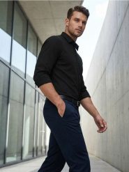 Gładka koszula basic - czarny. Czarne koszule męskie Sinsay, l, bez wzorów, bez kołnierzyka, bez ramiączek. Za 39.99 zł.