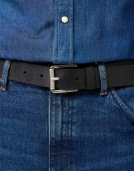 MESKI PASEK WRANGLER ROLLER BUCKLE BELT BLACK 112365297. Czarne paski męskie Wrangler, bez wzorów. Za 99.99 zł.
