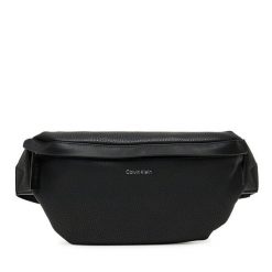 Saszetka nerka Calvin Klein. Czarne saszetki męskie Calvin Klein, bez wzorów, małe. Za 239.99 zł.