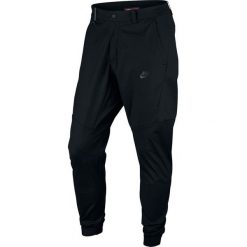 Nike Spodnie męskie M NSW BND JGGR WVN czarny r. M (823363 010-S). Długie spodnie sportowe męskie Nike. Za 372.25 zł.