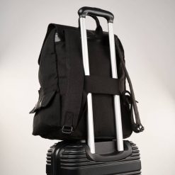 Plecak męski czarny do szkoły A4 na laptopa plecak podróżny wegański Paolo Peruzzi E-21-BL. Czarne plecaki męskie bez wzorów, z bawełny. Za 159.99 zł.