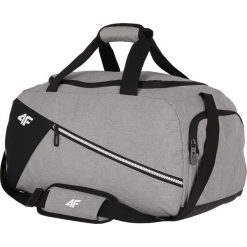 Torba sportowa TPU006 - chłodny jasny szary melanż. Torby sportowe męskie marki 4f. W wyprzedaży za 79.99 zł.