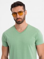 Bawełniana klasyczna męska koszulka z dekoltem w serek BASIC – zielona V11 OM-TSBS-0237 - XXL. Zielone t-shirty męskie Ombre Clothing, l, bez wzorów, z bawełny, bez kołnierzyka, bez ramiączek. W wyprzedaży za 39.99 zł.